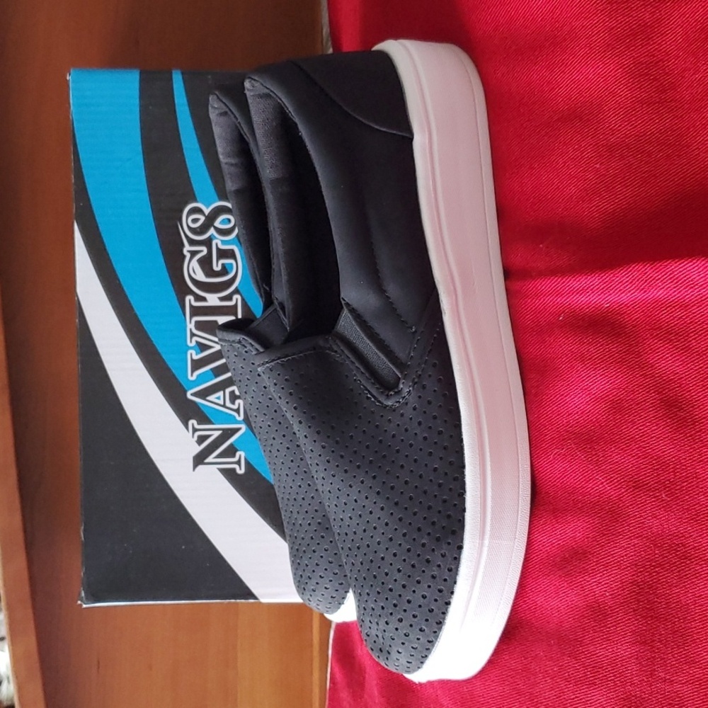 NWOT "NAVIG 8" Slip-on Sneakers Black/White Size 9 - Picture 3 of 7